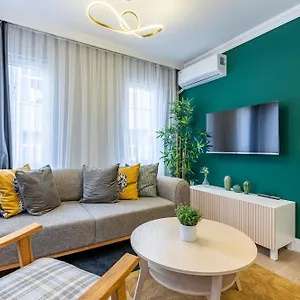 balat-apartments-orange-and-blue.istanbul-turkeyhotels.com/