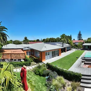 Garten Mit Pool, 2 Schlafzimmer , Cape Town South Africa